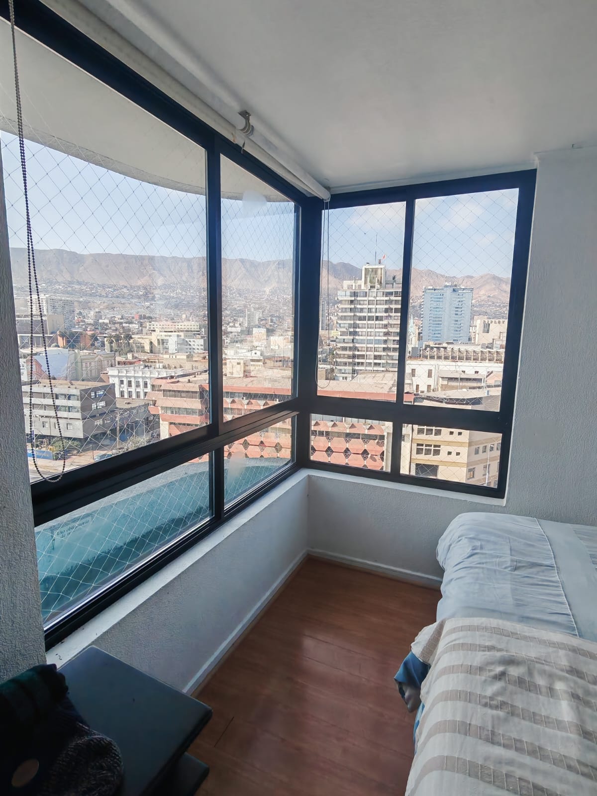 Cierre de terraza en aluminio y vidrio realizado por JCAST en Antofagasta