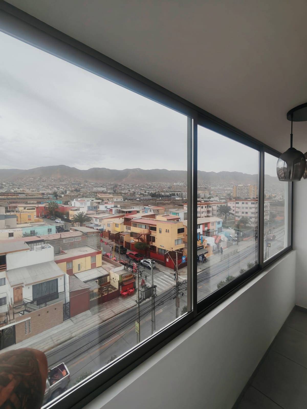 Cierre de balcón con termopanel instalado por JCAST en Antofagasta