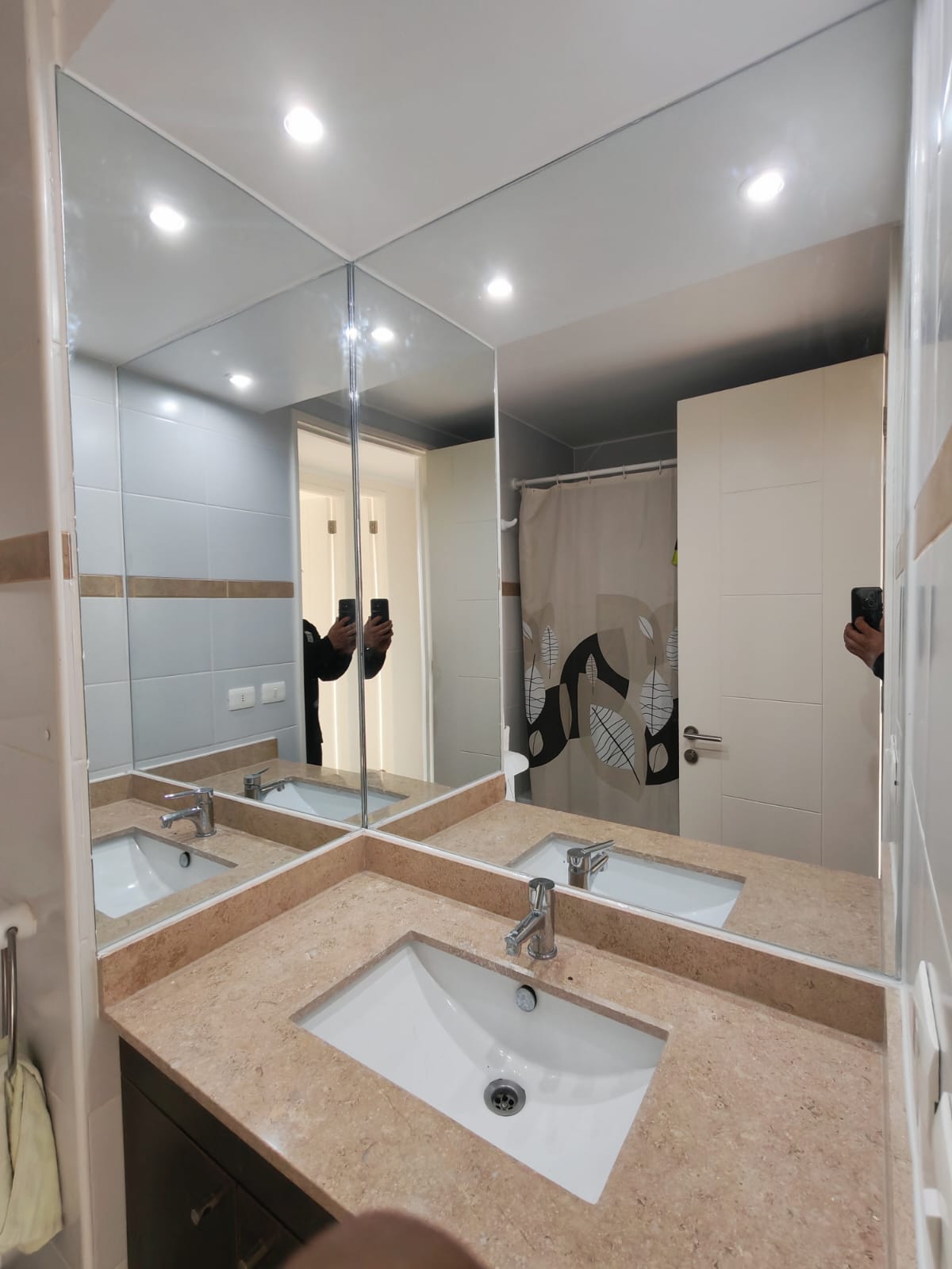 Espejo de baño a medida instalado por JCAST en Antofagasta